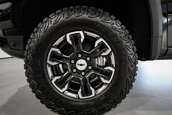 Chevrolet Silverado EV 14 of 30