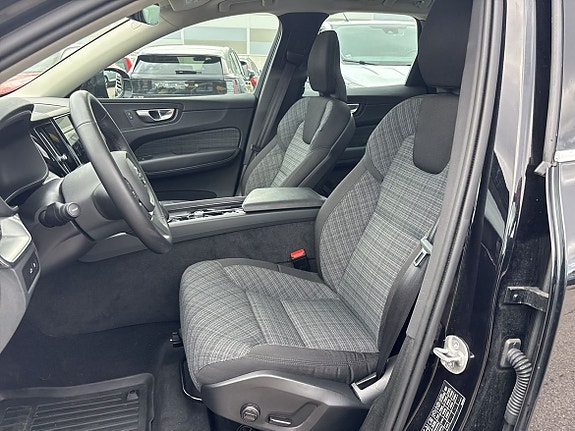 Volvo XC60 6 of 8