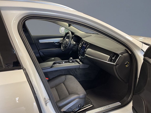 Volvo V90 Cross Country 7 of 11