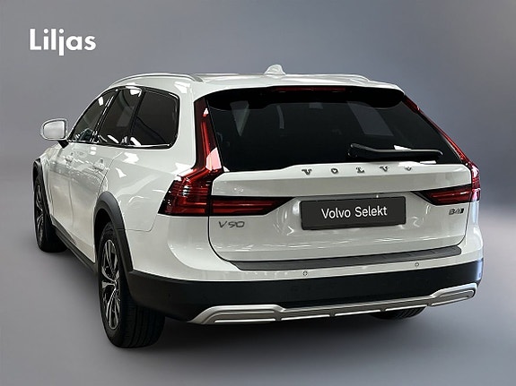 Volvo V90 Cross Country 4 of 11