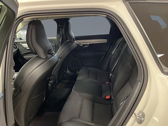 Volvo V90 Cross Country 8 of 11