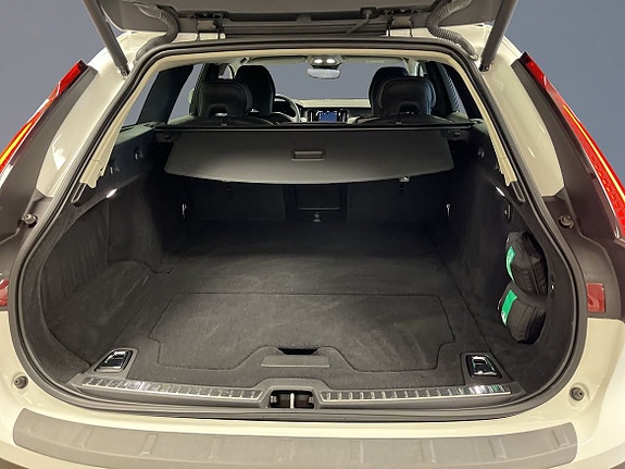 Volvo V90 Cross Country 9 of 11