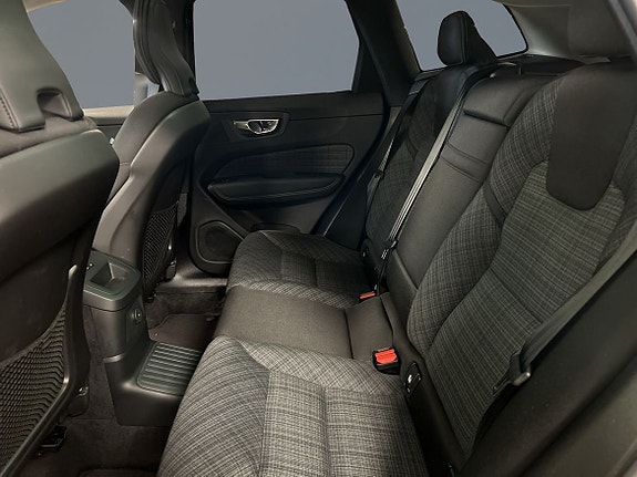 Volvo XC60 8 of 13