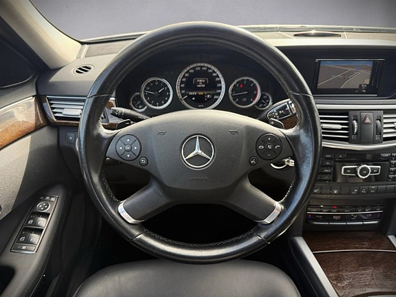 Mercedes-Benz E250 16 of 27
