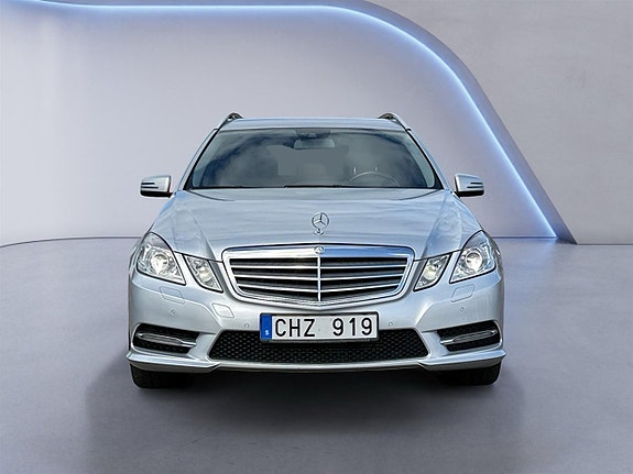 Mercedes-Benz E250 10 of 27