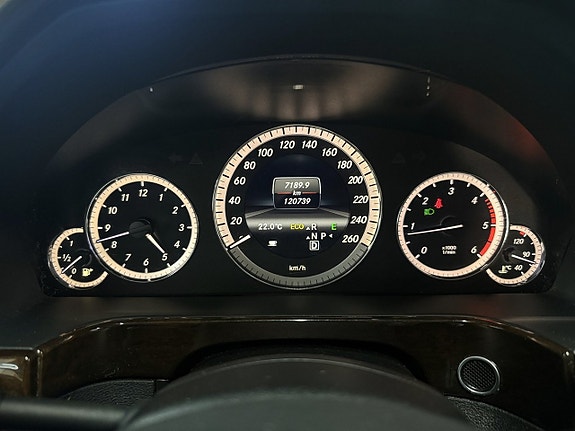 Mercedes-Benz E250 17 of 27