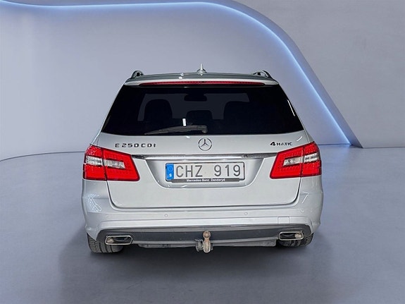 Mercedes-Benz E250 5 of 27