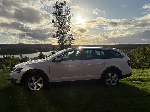 Skoda Octavia Scout 5 of 9
