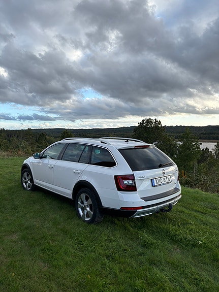Skoda Octavia Scout 6 of 9