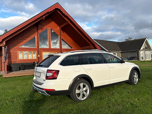 Skoda Octavia Scout 3 of 9