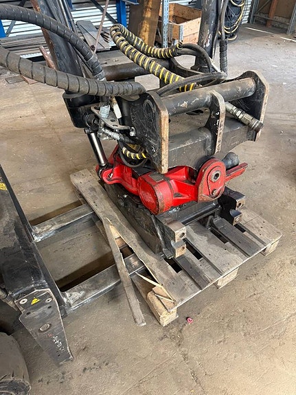Rototilt R6 S70 2 of 4