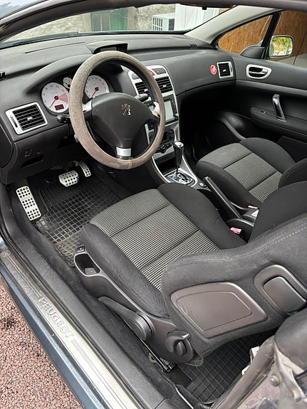 Peugeot 307 CC 3 of 6