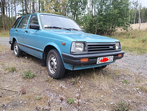 Toyota Starlet 2 of 9