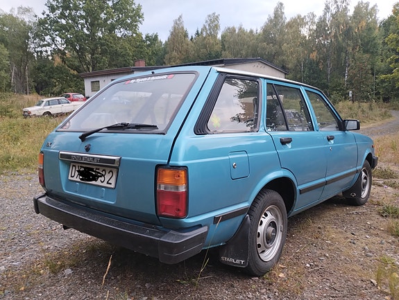 Toyota Starlet 3 of 9