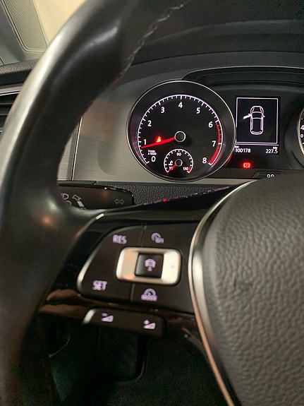 Volkswagen Golf VII 10 of 21