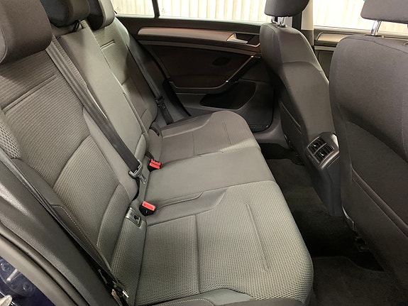Volkswagen Golf VII 9 of 21