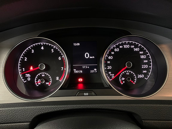 Volkswagen Golf VII 12 of 21