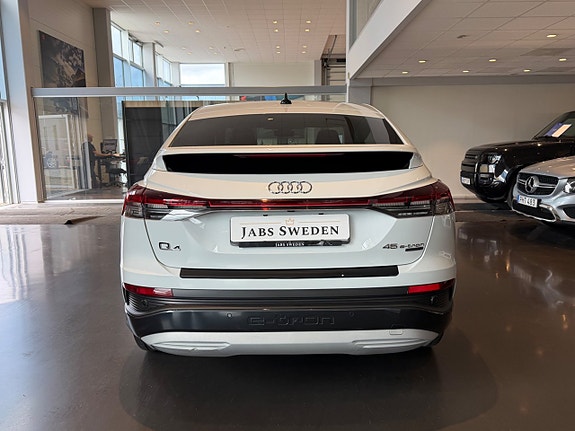 Audi Q4 e-tron 4 of 10