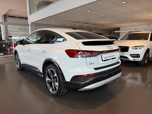 Audi Q4 e-tron 3 of 10