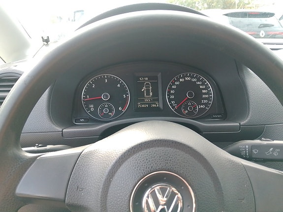 Volkswagen Caddy Maxi 12 of 17