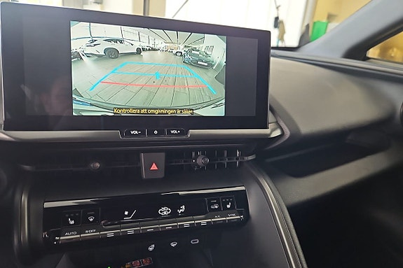 Toyota C-HR 15 of 16