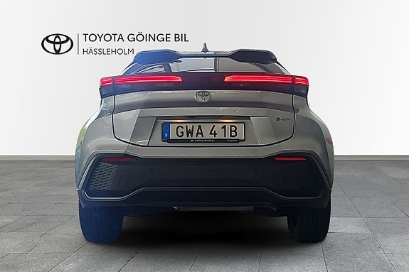 Toyota C-HR 4 of 16
