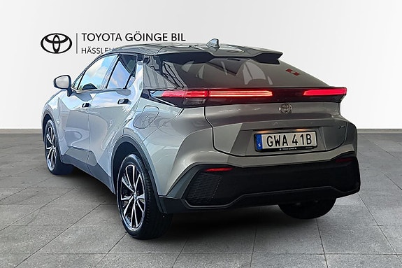 Toyota C-HR 2 of 16