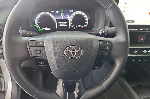 Toyota C-HR 13 of 16