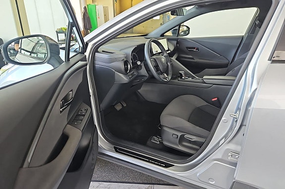 Toyota C-HR 12 of 16