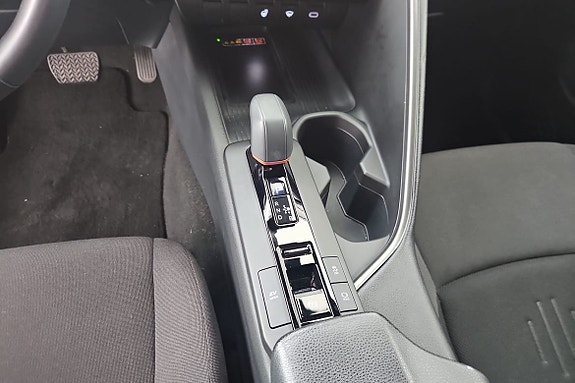 Toyota C-HR 14 of 16