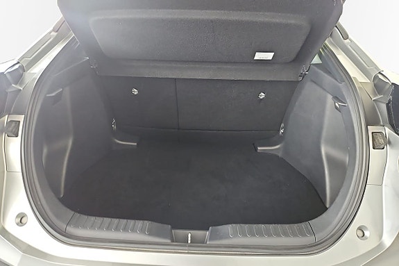 Toyota C-HR 10 of 16