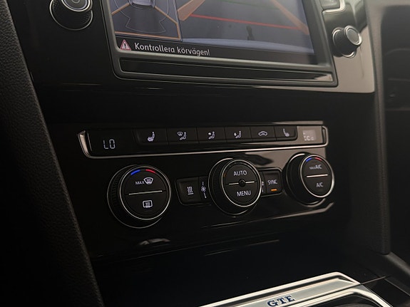 Volkswagen Passat 25 of 30