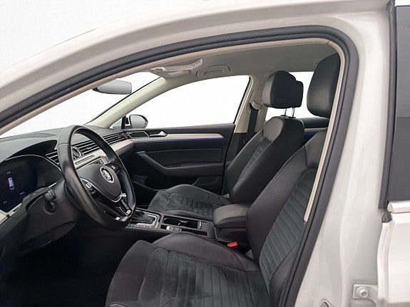 Volkswagen Passat 14 of 30