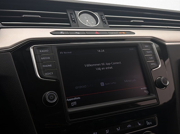 Volkswagen Passat 23 of 30