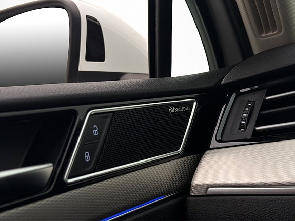 Volkswagen Passat 13 of 30