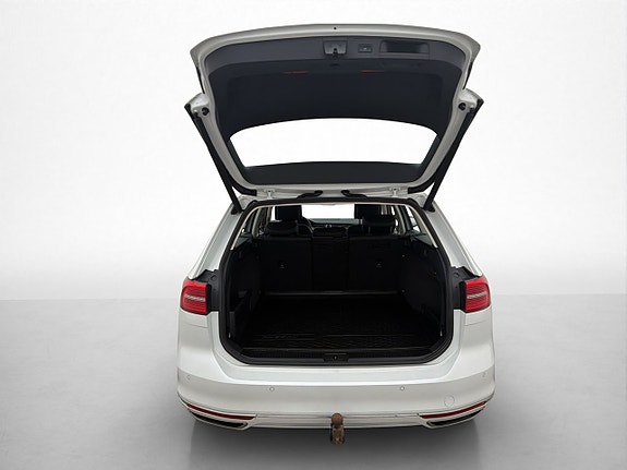 Volkswagen Passat 30 of 30
