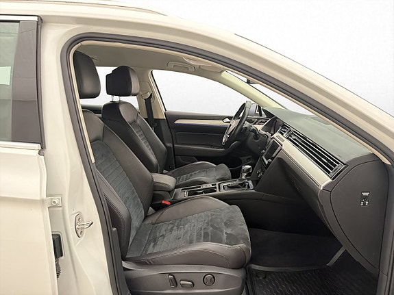 Volkswagen Passat 28 of 30