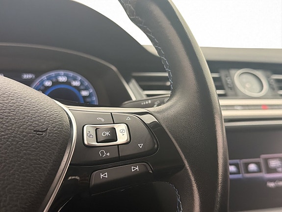 Volkswagen Passat 21 of 30