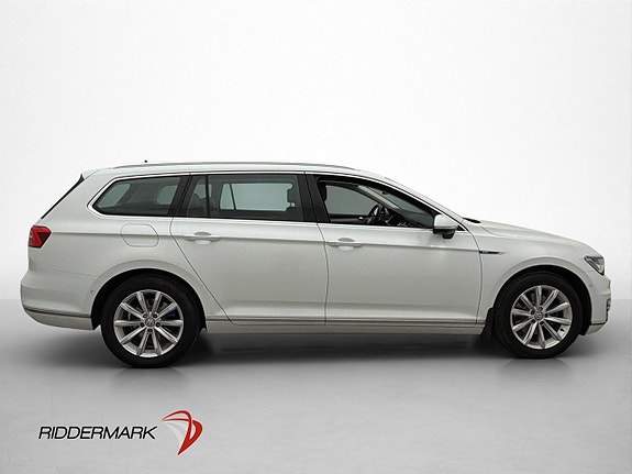 Volkswagen Passat 9 of 30
