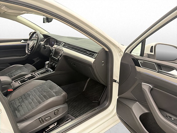 Volkswagen Passat 27 of 30