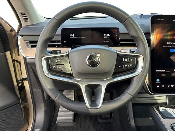 Volvo EX90 10 of 18