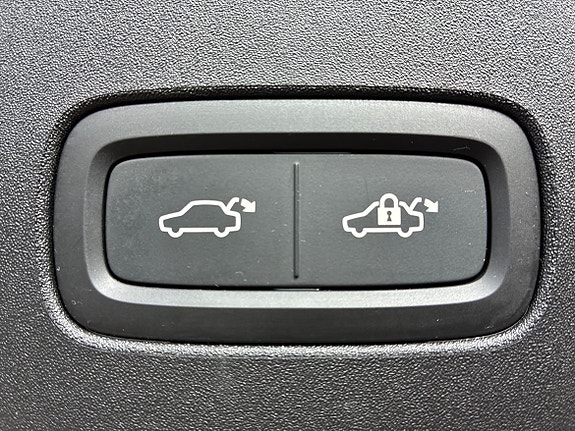 Volvo EX90 14 of 18