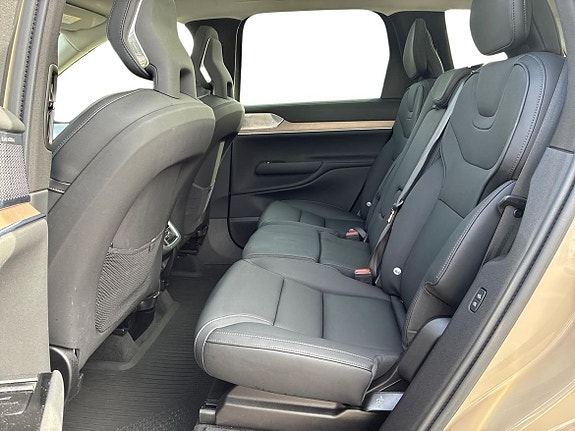 Volvo EX90 6 of 18