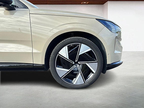 Volvo EX90 9 of 18