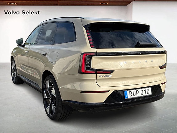 Volvo EX90 2 of 18