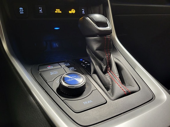 Toyota RAV4 Plug-in Hybrid 24 of 26