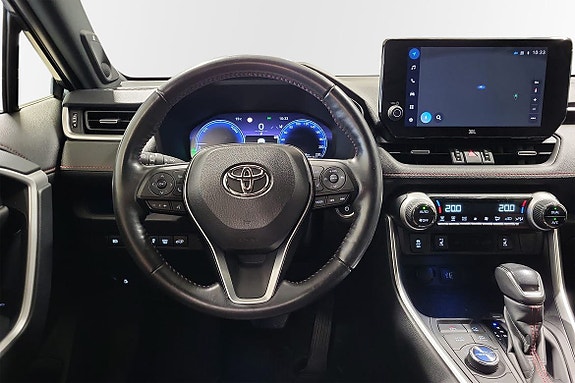 Toyota RAV4 Plug-in Hybrid 20 of 26