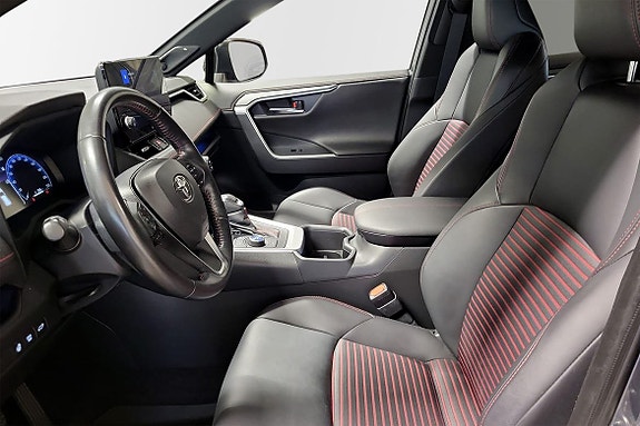 Toyota RAV4 Plug-in Hybrid 14 of 26