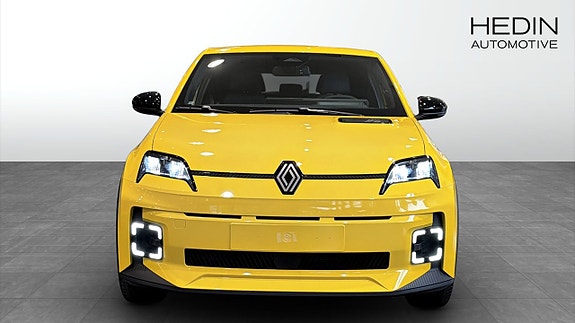 Renault 5 E-Tech 8 of 9