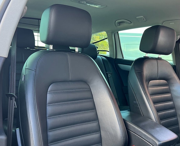 Volkswagen Passat Alltrack 10 of 16